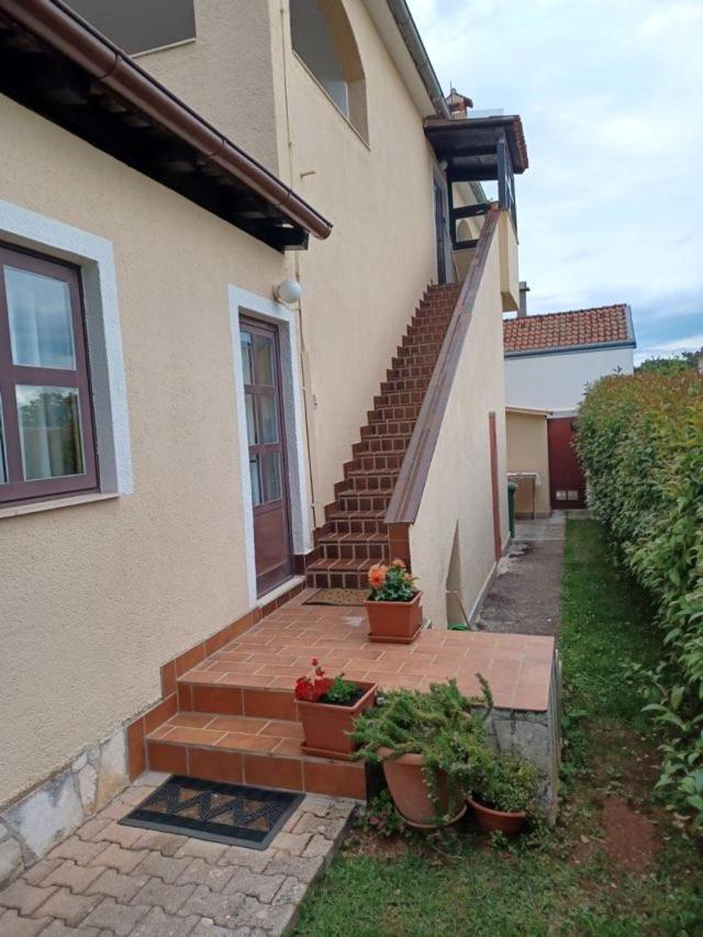 Apartmani Rina Kadumi Экстерьер фото
