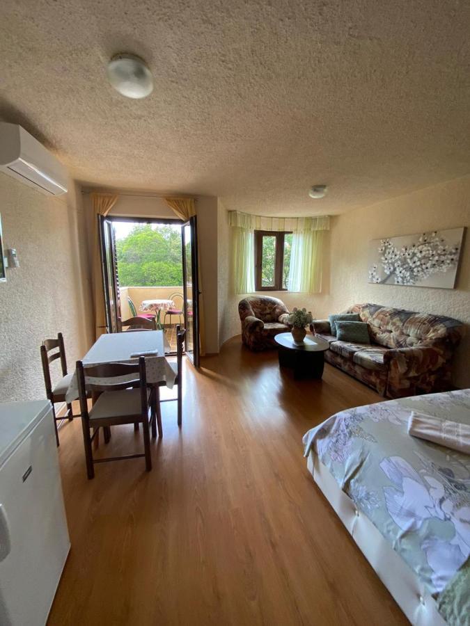 Apartmani Rina Kadumi Экстерьер фото