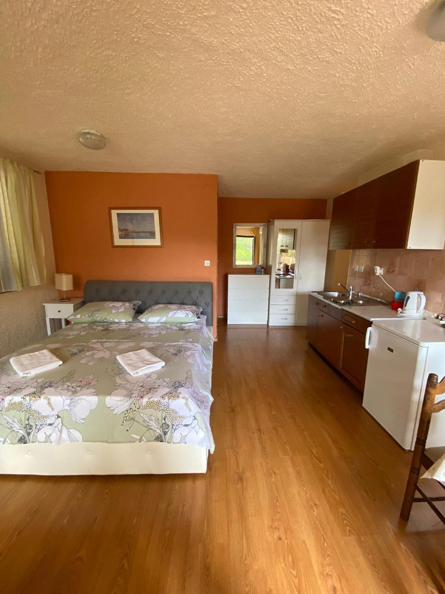 Apartmani Rina Kadumi Экстерьер фото