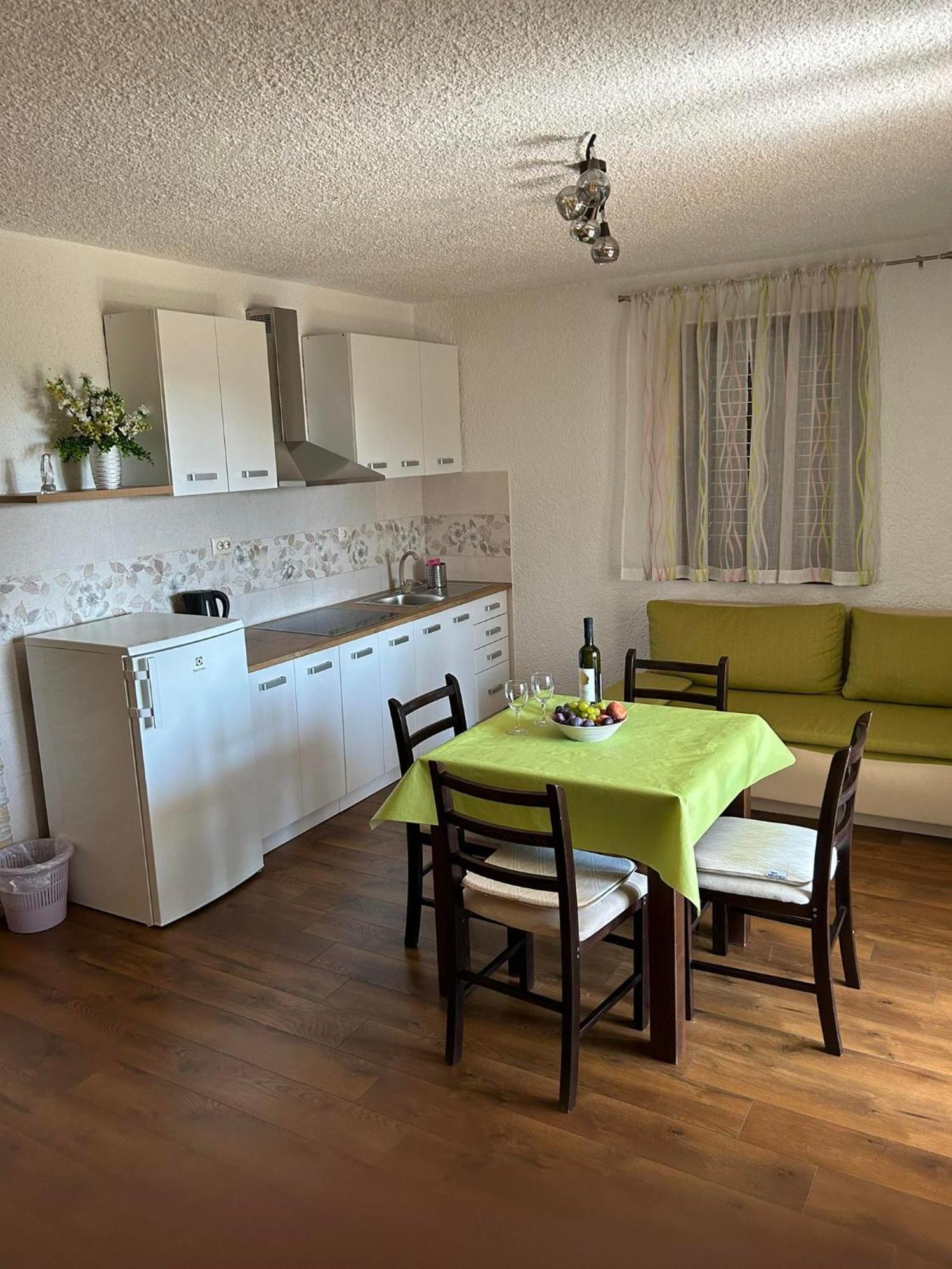 Apartmani Rina Kadumi Экстерьер фото
